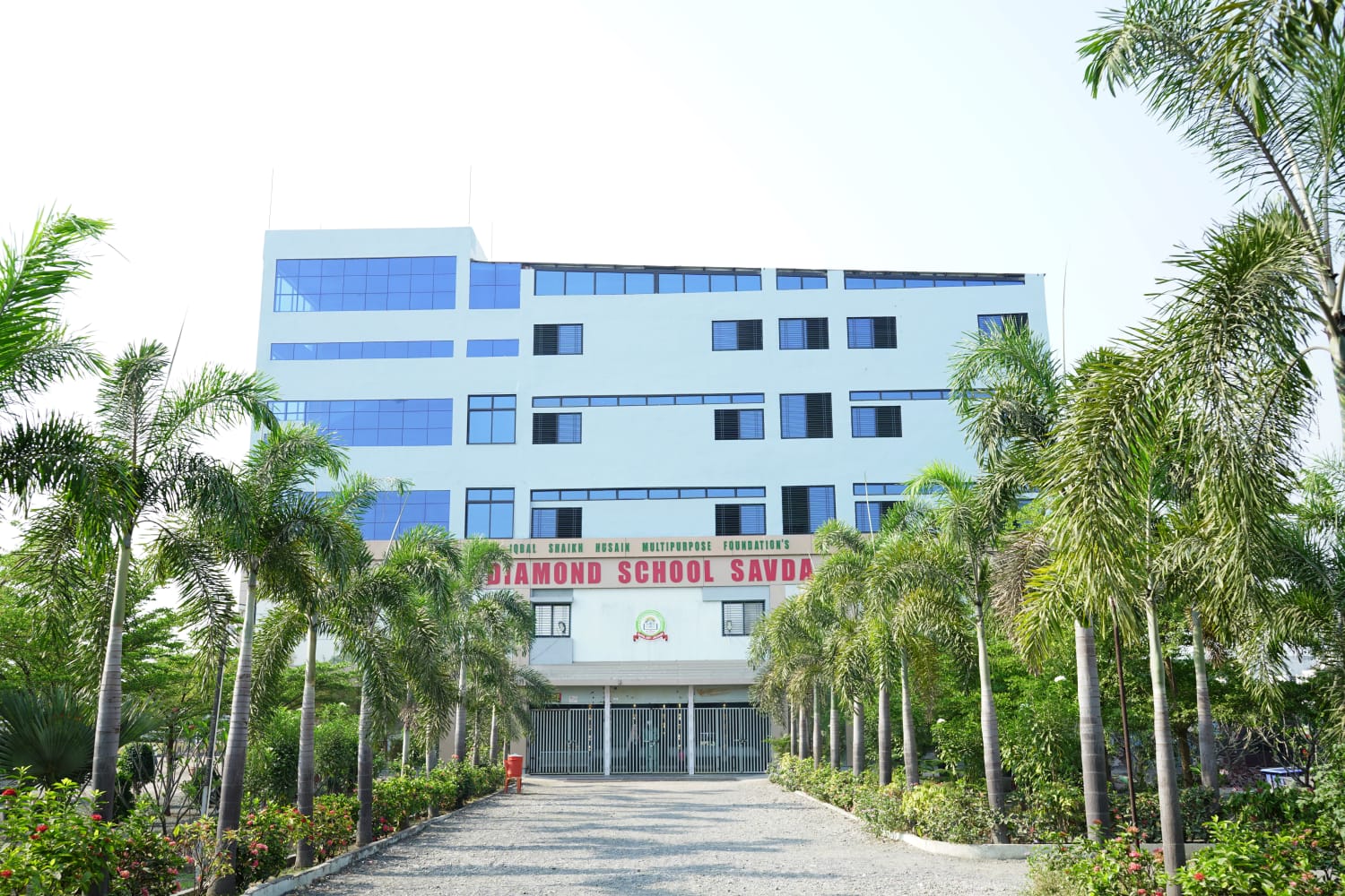 About DIAMOND  School